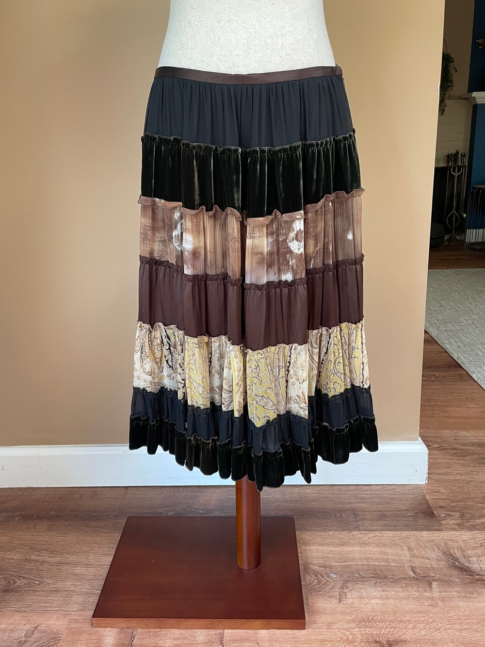 BCBG Maxazria Y2K Tiered Velvet Whimsical Skirt Size Small 2000s Mixed Media #